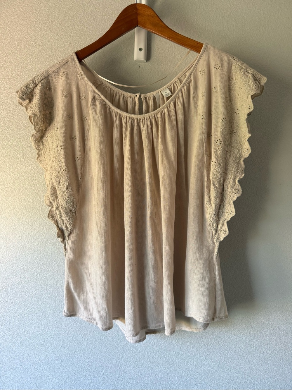 Lauren Conrad Women's Cream Eyelet Flutter Sleeve Top